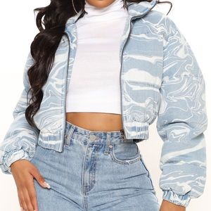 Baby blue and white swirl pattern puffer jacket